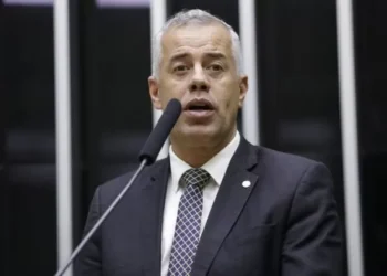 Projeto protege debate sobre programas políticos em empresas privadas