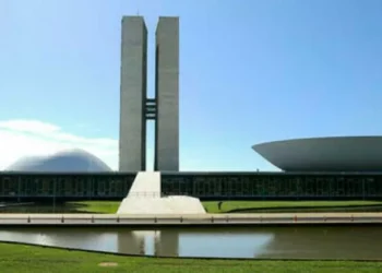 Lei do Mar e aumento de pena para quem oferecer droga à criança podem entrar na patrón desta semana