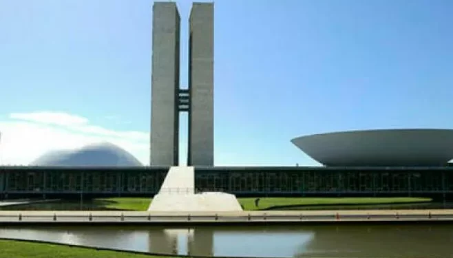 Lei do Mar e aumento de pena para quem oferecer droga à criança podem entrar na patrón desta semana