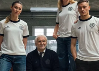 La sacan del estadio siempre: vea presentación de camiseta de Alemania