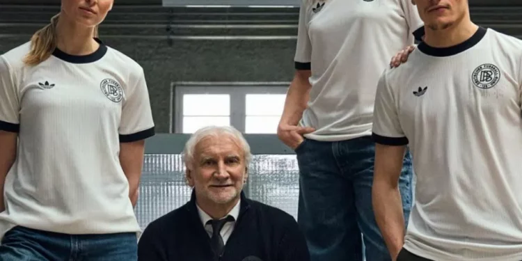 La sacan del estadio siempre: vea presentación de camiseta de Alemania