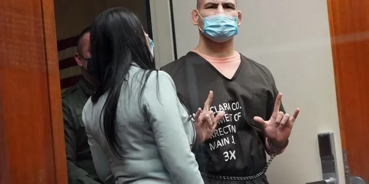 Brandon Moreno lamenta sentencia a Caín Velásquez por pegar al abusador de su hijo