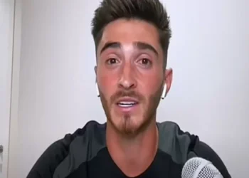 Recibe Josh Cavallo, futbolista gay australiano, amenazas de muerte a diario | Video