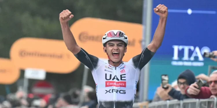 Se luce Isaac del Toro en la edición 106 de la carrera Milán-Turín | compacto