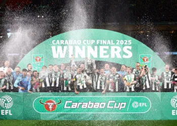 Rompe Newcastle United sequía de cinco décadas sin un título | disco