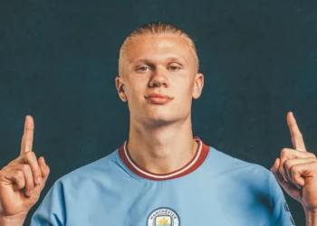 Mascota del Manchester City acusa a Haaland de agredirla