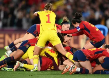 Informe de FIFA acuse brecha en salarios, contratos y asistencia en el futbol femenino