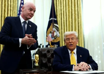 Infantino le dice a Trump que EU puede ganar el Mundial de 2026