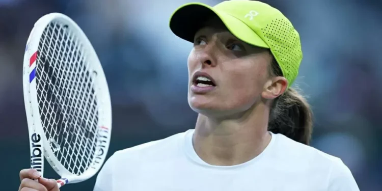 Recibe Swiatek protección por mal comportamiento de espectador en Miami | Video