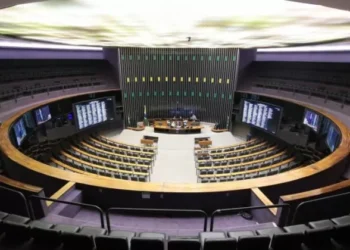 Câmara retoma votações nesta terça-feira com 11 projetos em pauta