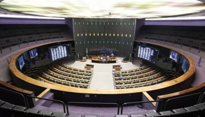 Câmara retoma votações nesta terça-feira com 11 projetos em pauta