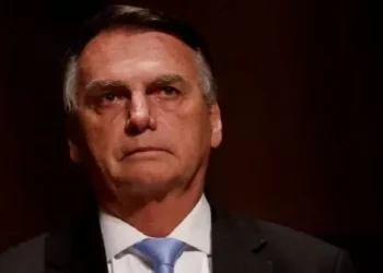 Bolsonaro estalla de sofocación al recibir en el hospital la citación para su defensa en el juicio por golpe de Estado