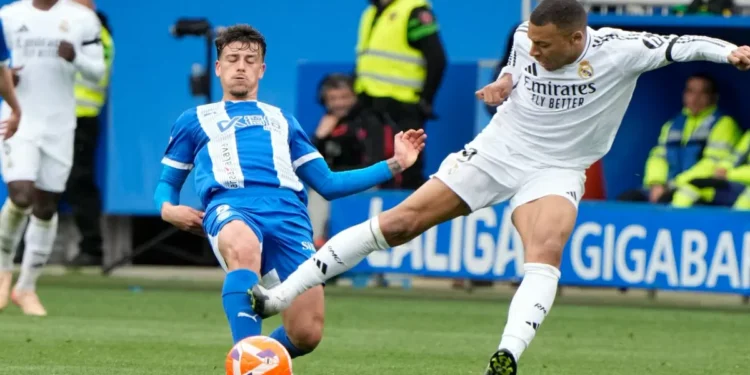 Ofrece Mbappé disculpas por el terrible ‘leñazo’ a un rival | Video