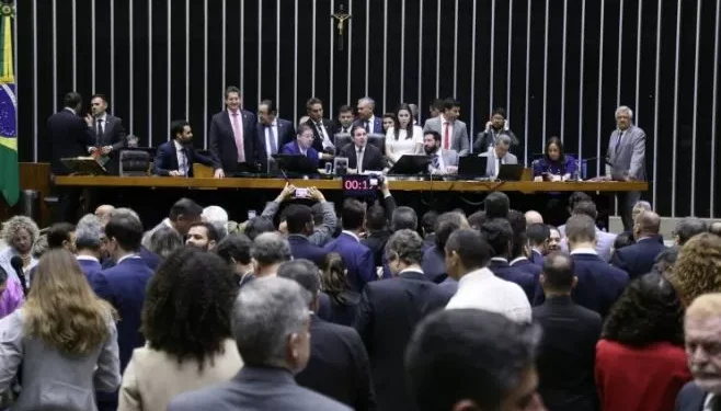 Plenário da Câmara tem 24 projetos em pauta