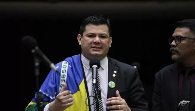 Deputado da Federal Reage: ‘Perseguição’ Após Críticas a Lula!