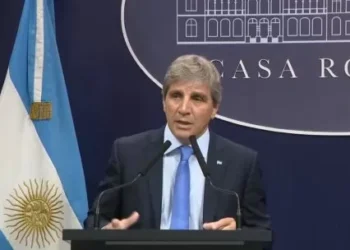 Luis Caputo afirmó que cumplirá las metas con el FMI y dio detalles de la enmienda impositiva que se viene