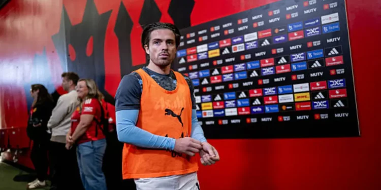 Acusan a sujeto por darle una bofetada a Jack Grealish  | Video