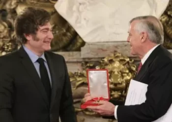 Milei condecoró al economista cañada de Soto y festejó: “Argentina hoy viene creciendo a una velocidad del 10%”