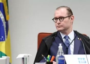 Zanin nega domiciliar a presos do 8/1: ‘Política domina STF’