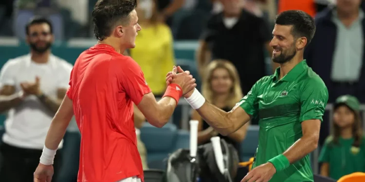 Pospone Mensik el título número 100 de Djokovic en Miami | Video