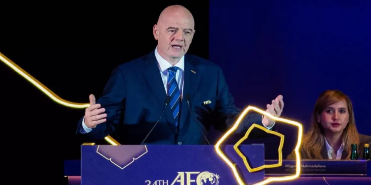Infantino aboga por la vuelta de equipos rusos: ‘hay que utilizar el futbol para unir’ | disco