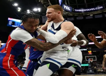 NBA: Así se pusieron los manotazos entre Timberwolves y Pistons | Video