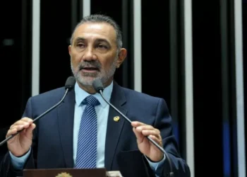 Acusado de importunação sexual versus filha, ex-senador vai para prisão domiciliar