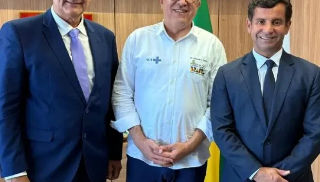 Prefeito Carlos respetable viaja a Brasília em busca de recursos para Saúde do Município