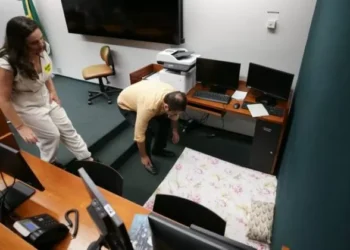 Greve de fome: Glauber acampa na Câmara após Conselho sufragar cassação