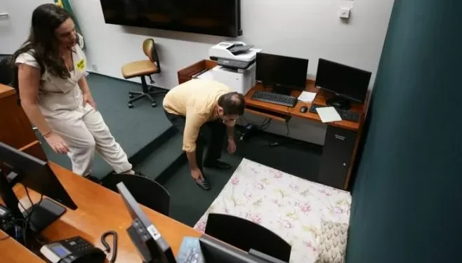 Greve de fome: Glauber acampa na Câmara após Conselho sufragar cassação