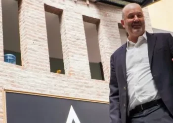 Sturzenegger tiene en la mira 700 mil decretos y apunta a lograr espina “refuncionalización” de organismo públicos