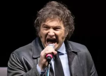 ADEPA rechazó los discursos de aversión de Javier Milei y sus funcionarios y advirtió sobre los riesgos para la democracia