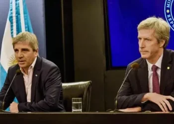 Reservas en tensión: el gabinete corre el riesgo de incumplir la meta con el FMI y sale a la caza de dólares