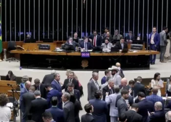 Câmara aprova projeto que cria a Lei do Mar; acompanhe