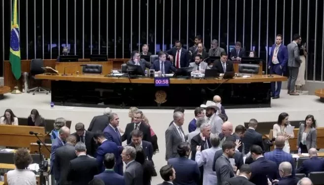 Câmara aprova projeto que cria a Lei do Mar; acompanhe