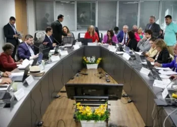 Comissão aprova anistia para ex-presidente Dilma Rousseff