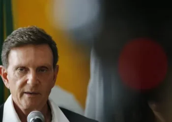 Justiça do RJ bloqueia bens de Crivella por improbidade administrativa