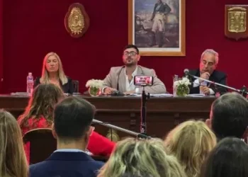 Un intendente bonaerense impedirá el 13% del sueldo a los empleados municipales y un sindicato aceptó la medida