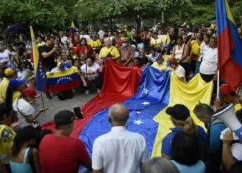 El Gobierno confirmó la salida de los cinco venezolanos refugiados en la legación de Caracas: Milei le agradeció a Trump 