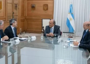 En la primera reunión con el Gobierno, la UIA llevó su “adenda de competitividad” para la factoría