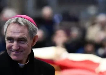 El exsecretario de Benedicto lanzó críticas a Francisco y celebró el rumbo de León XIV: “Terminó la era de la injusticia”