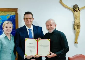 Nomeação Polêmica na Previdência: Damares Ataca Lula!