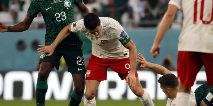 El fútbol es de ellos: Lewandowski ganó pulsación, adiós a DT de Polonia