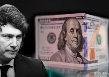 Se agrava el déficit de dólares y volvió la huida de pequeños ahorristas, pero para Milei no es un problema