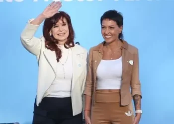 Mayra Mendoza denunció restricciones a Cristina Kirchner y dijo que es una anatema ilegal: “No podrá saludar desde el balcón”