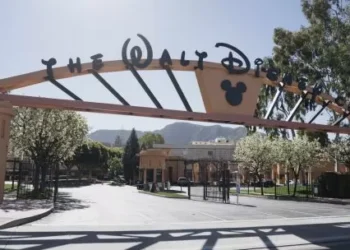 Disney despide cientos de empleados por dificultades financieras