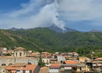 Impactantes imágenes de la erupción del Etna, el volcán intranquilo que generó alerta en Sicilia