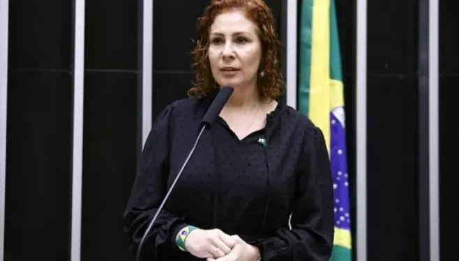 Câmara autoriza licença de 127 dias solicitada pela deputada Carla Zambelli