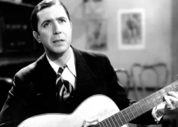 El largo viaje de los restos de Carlos Gardel: por qué tardaron meses en aglomerarse a Buenos Aires