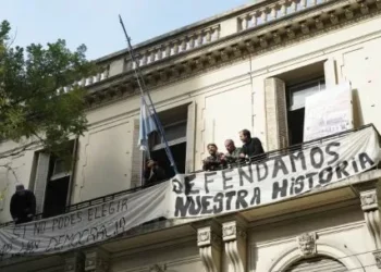 Grabois ocupó el inmueble del disuelto Instituto Juan Domingo Perón y fue detenido por la policía